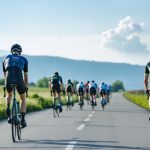 La course de la résilience : Les cyclistes affrontent des défis pour les compétitions à venir