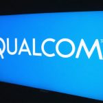 Kas sukėlė QUALCOMM akcijų šuolį ir kodėl investuotojai stebi?